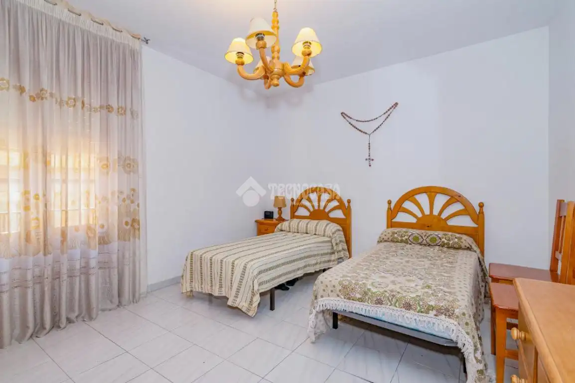 Habitación de Casa adosada en venta en Lucena con Aire acondicionado y Amueblado