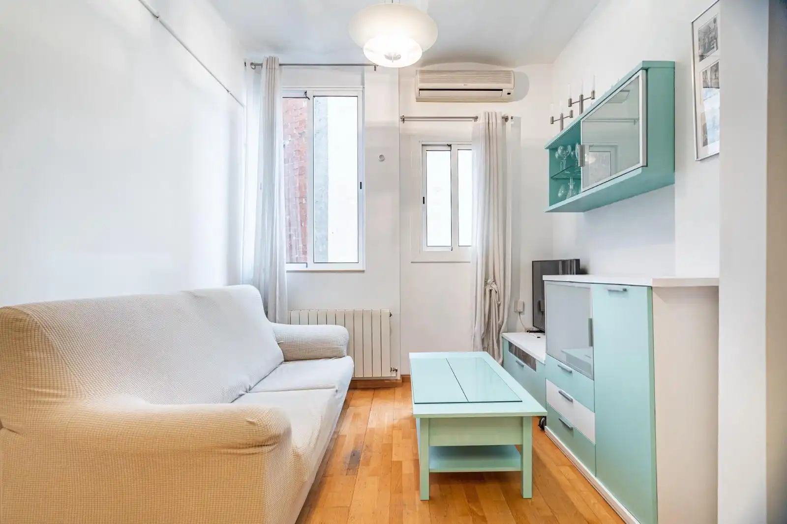 Wohnzimmer von Wohnung zum Verkauf in Barcelona mit Klimaanlage, Heizung und Parkett