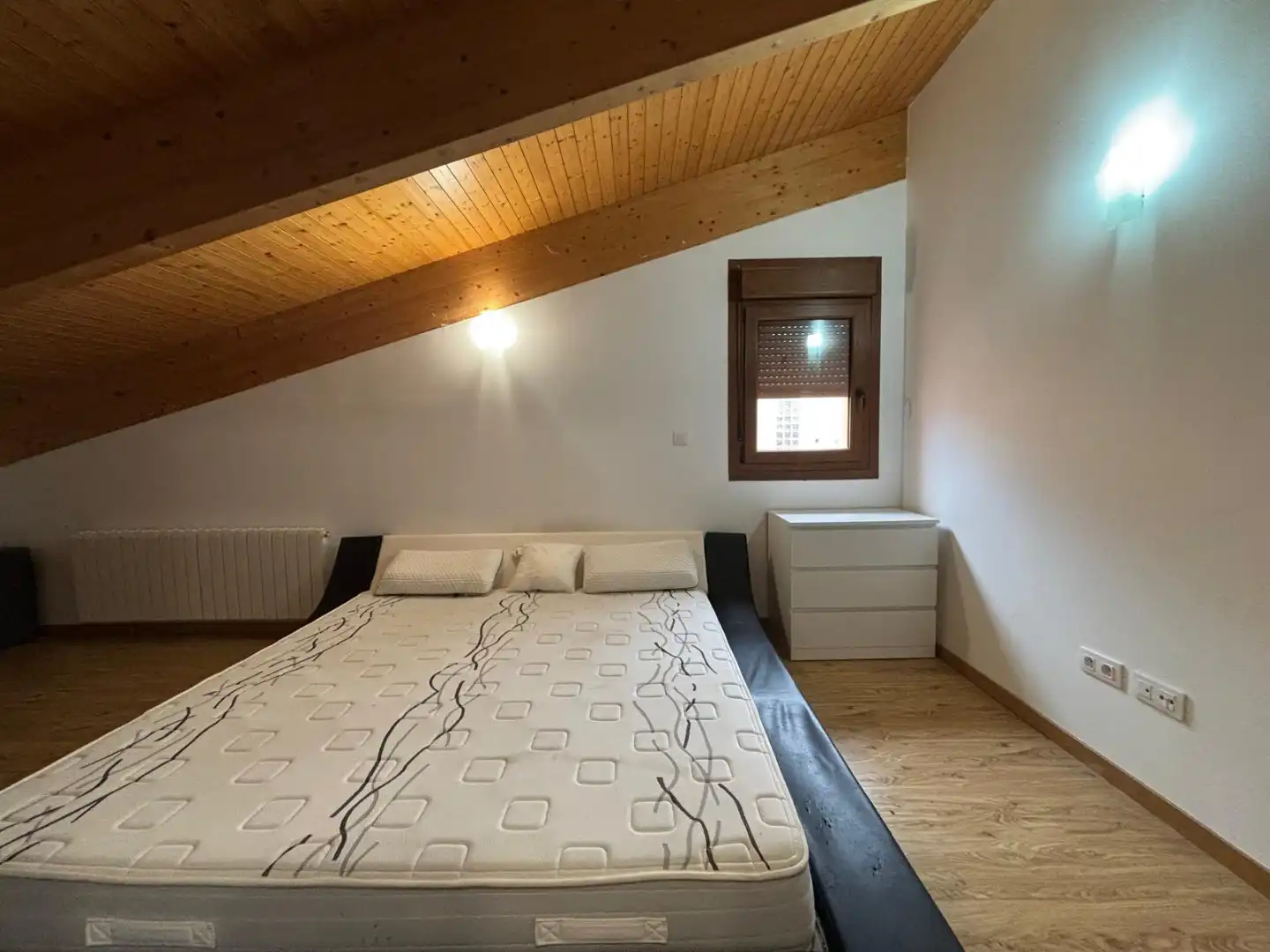 Dormitori de Casa o xalet en venda en Hontoria de la Cantera amb Calefacció, Jardí privat i Traster