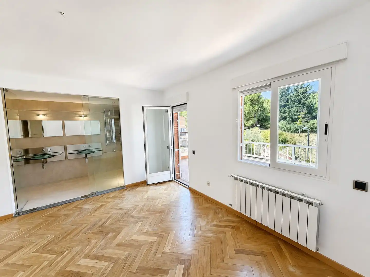 Schlafzimmer von Einfamilien-Reihenhaus zur Miete in Club de Campo mit Klimaanlage, Heizung und Privatgarten