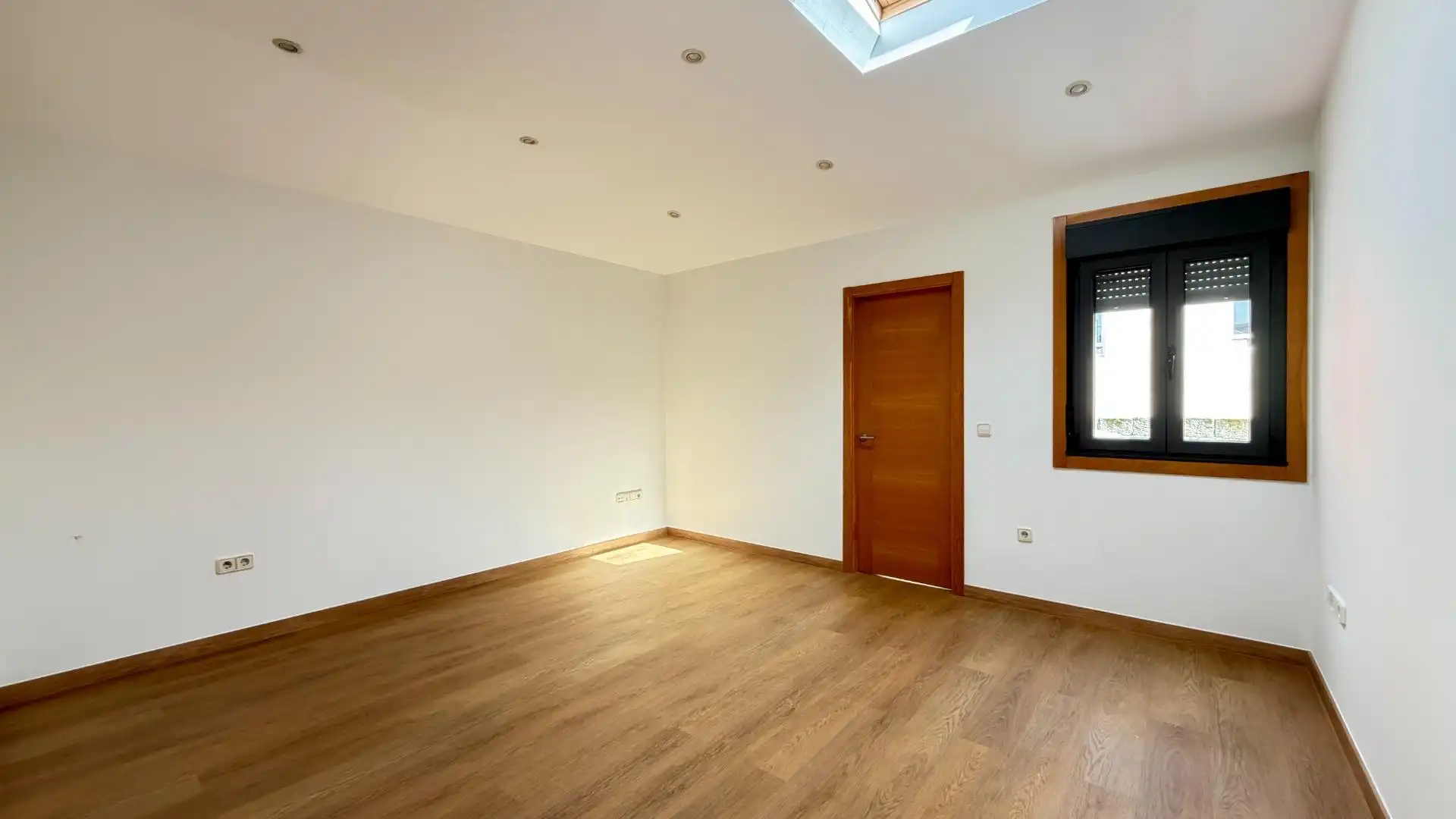 Flat for sale in Vigo   with Heating