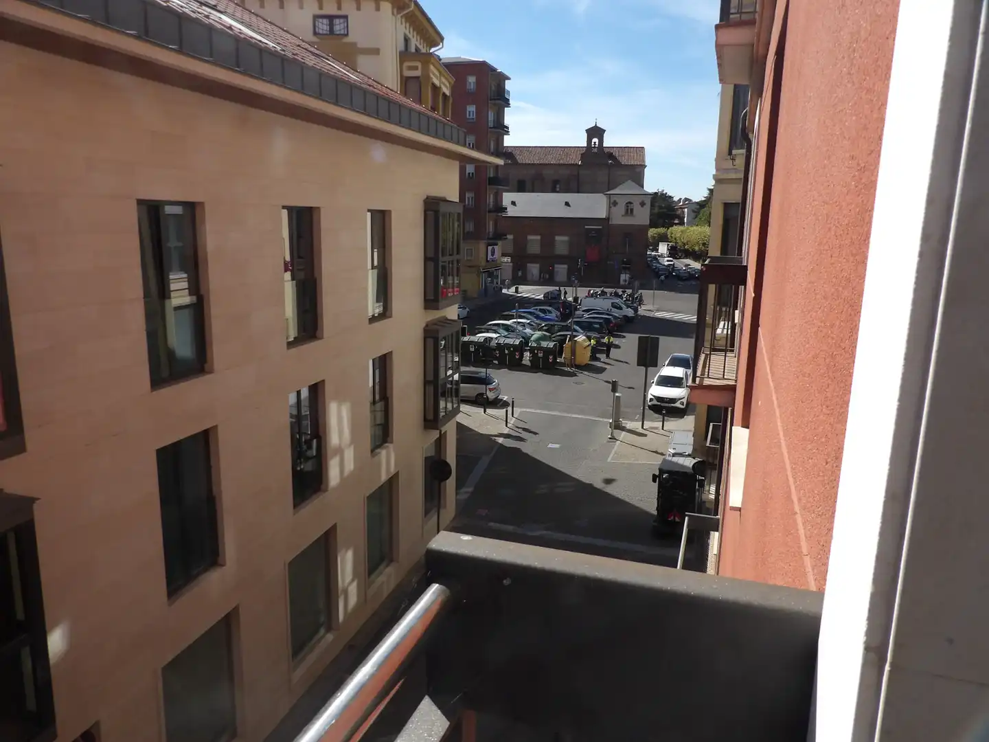 Vista exterior de Apartamento en venta en León Capital  con Calefacción, Parquet y Amueblado