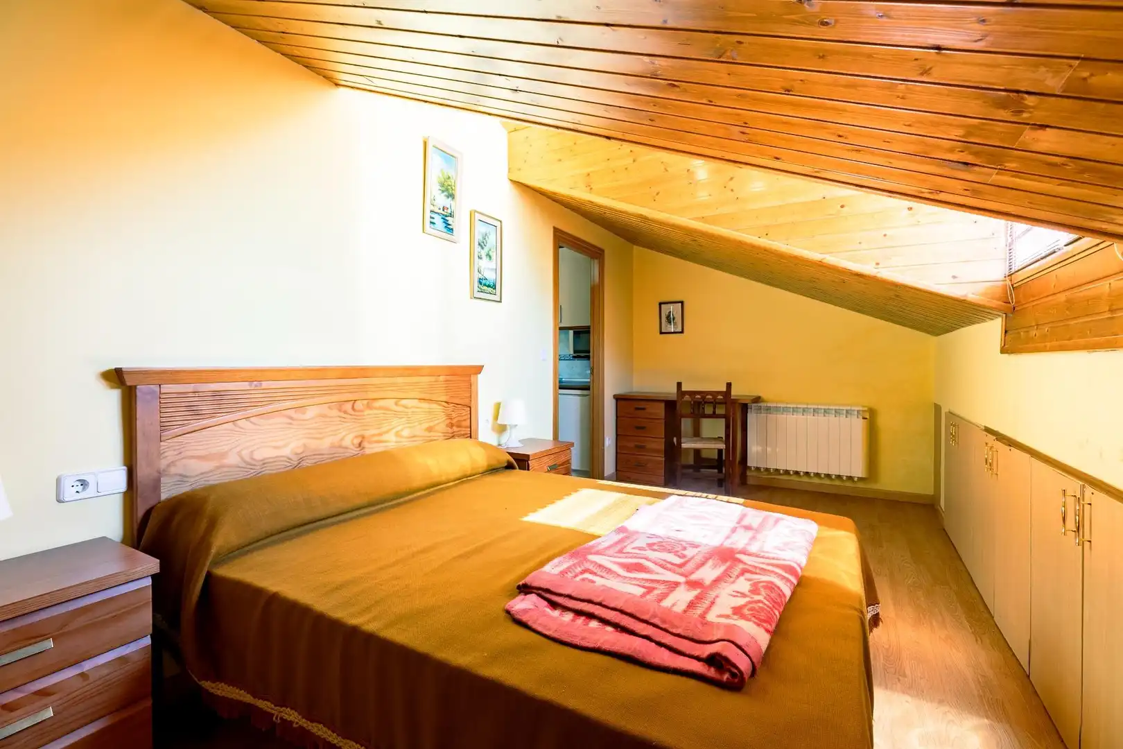 Schlafzimmer von Gebäude zum Verkauf in Puente la Reina de Jaca