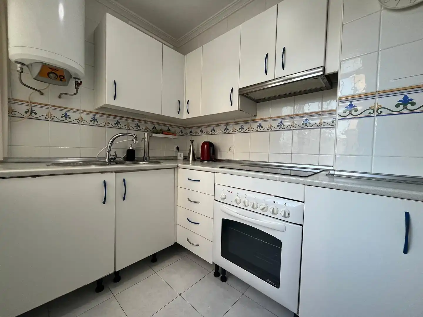 Kitchen of Flat for sale in Sevilla  with Air Conditioner, Furnished and Balcony