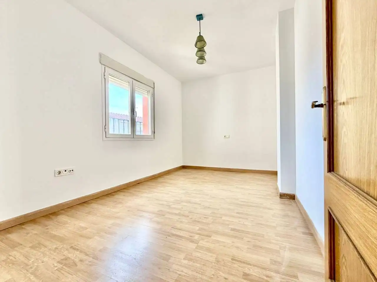 Habitación de Casa adosada en venta en Miguel Esteban con Alarma y Piscina comunitaria