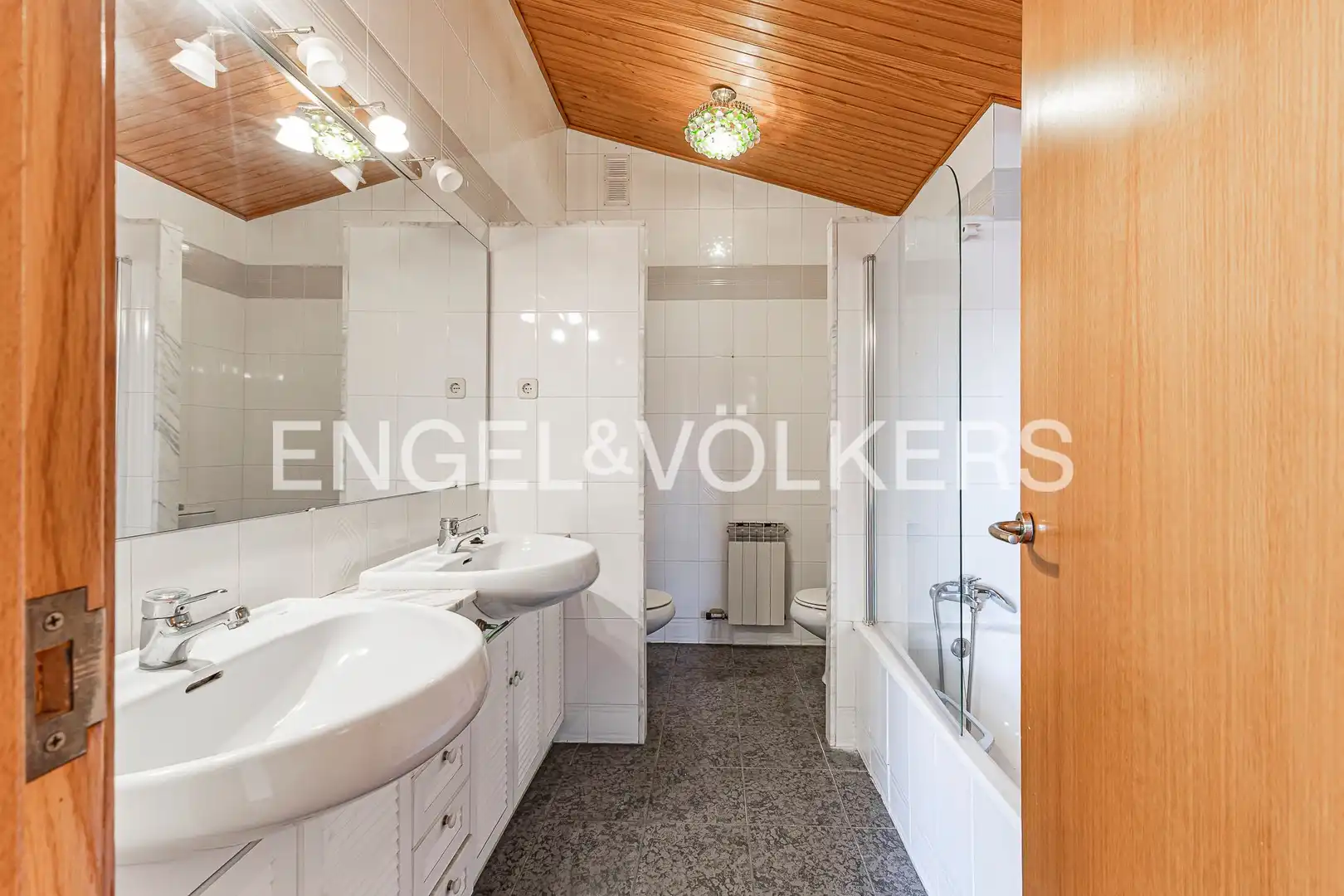 Bathroom of Detached homes for sale in Sant Cugat del Vallès  with Air Conditioner, Heating and Private garden