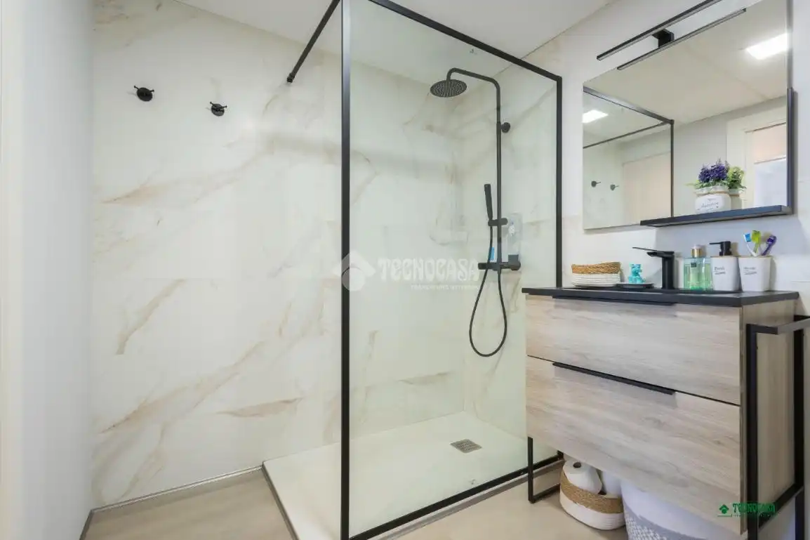 Badezimmer von Wohnung zum Verkauf in Almería