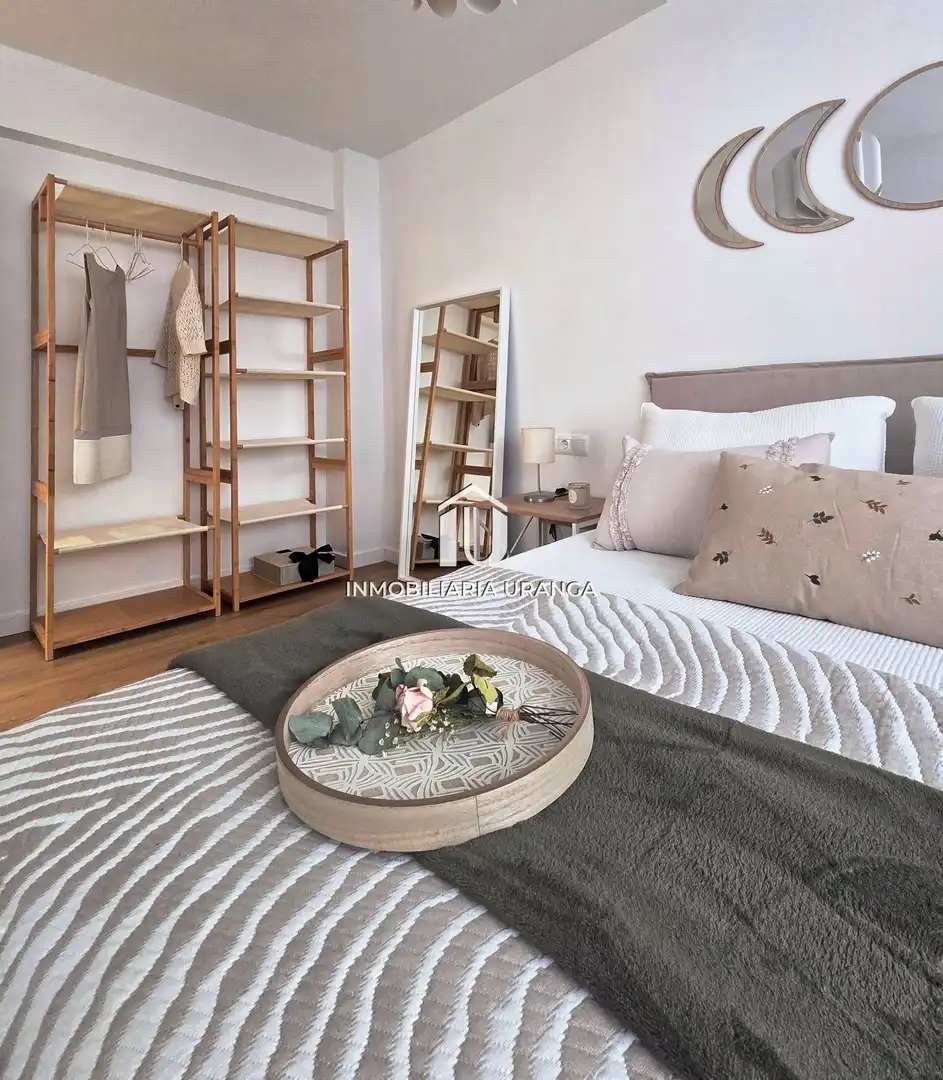 Bedroom of Flat for sale in Laredo
