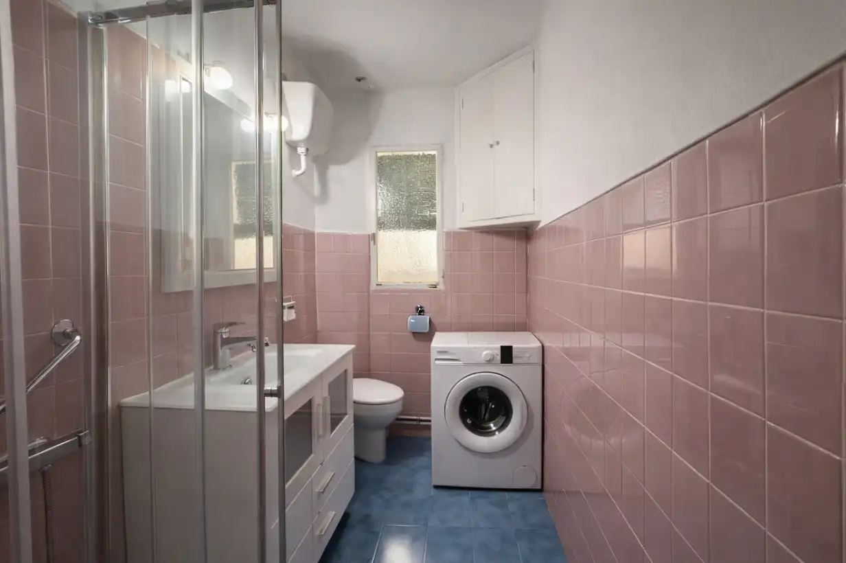 Bathroom of Flat for sale in Madrid  with Terrace and Balcony