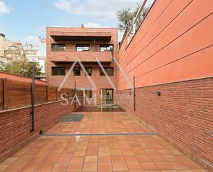 Exterior view of Planta baja for sale in  Barcelona Capital  with Air Conditioner