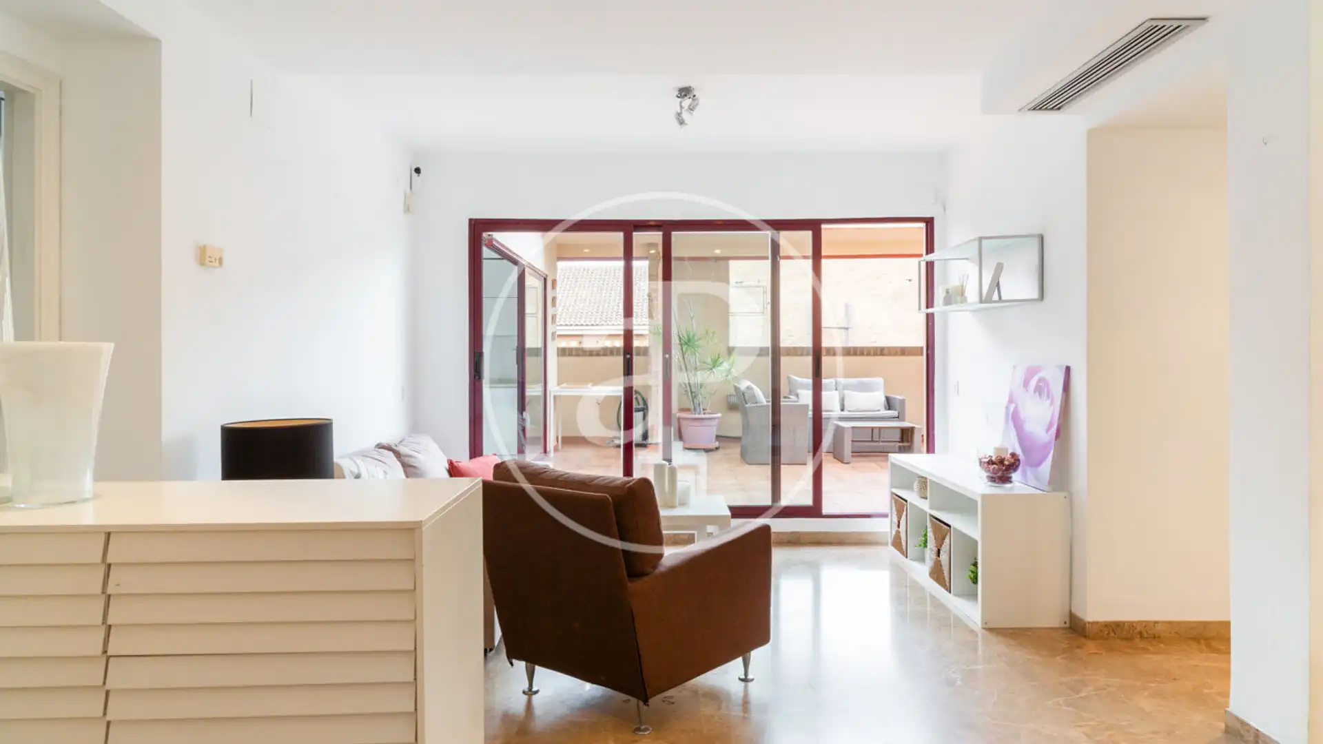 Àtic de lloguer a Passatge de Ventura Feliu, Arrancapins