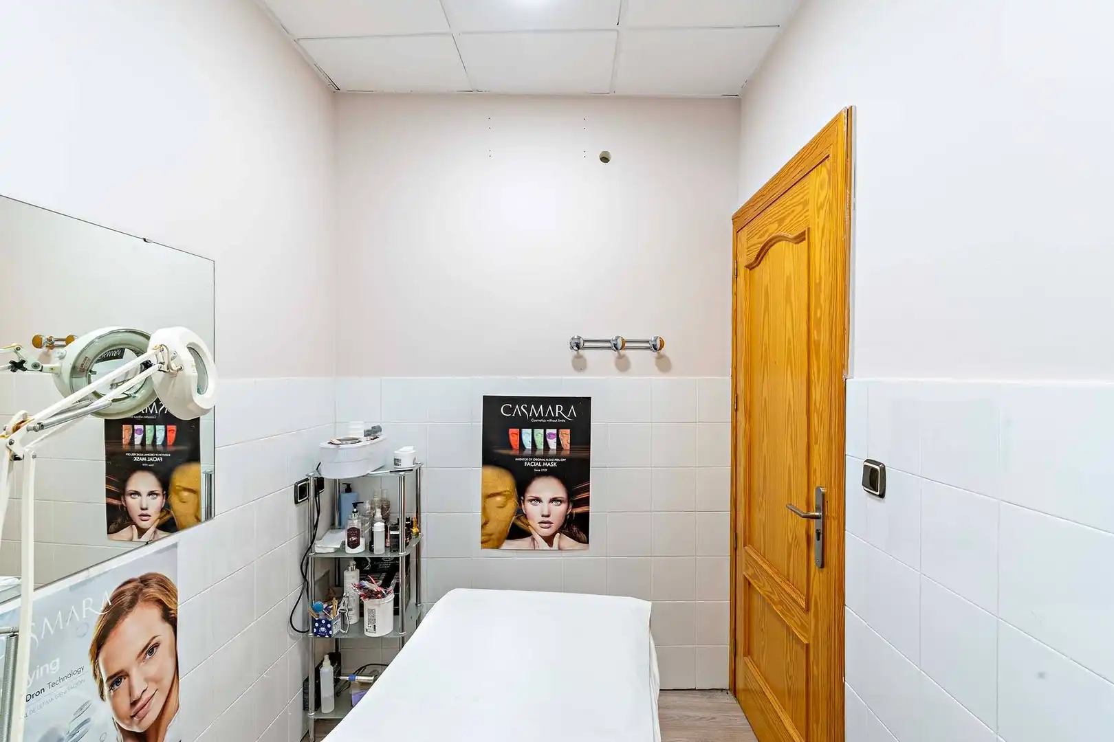 Badezimmer von Geschaftsraum zum Verkauf in Almería mit Klimaanlage und Möbliert