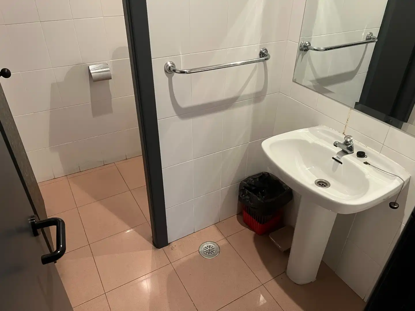 Baño de Nave industrial de alquiler en Santiago de Compostela  con Calefacción
