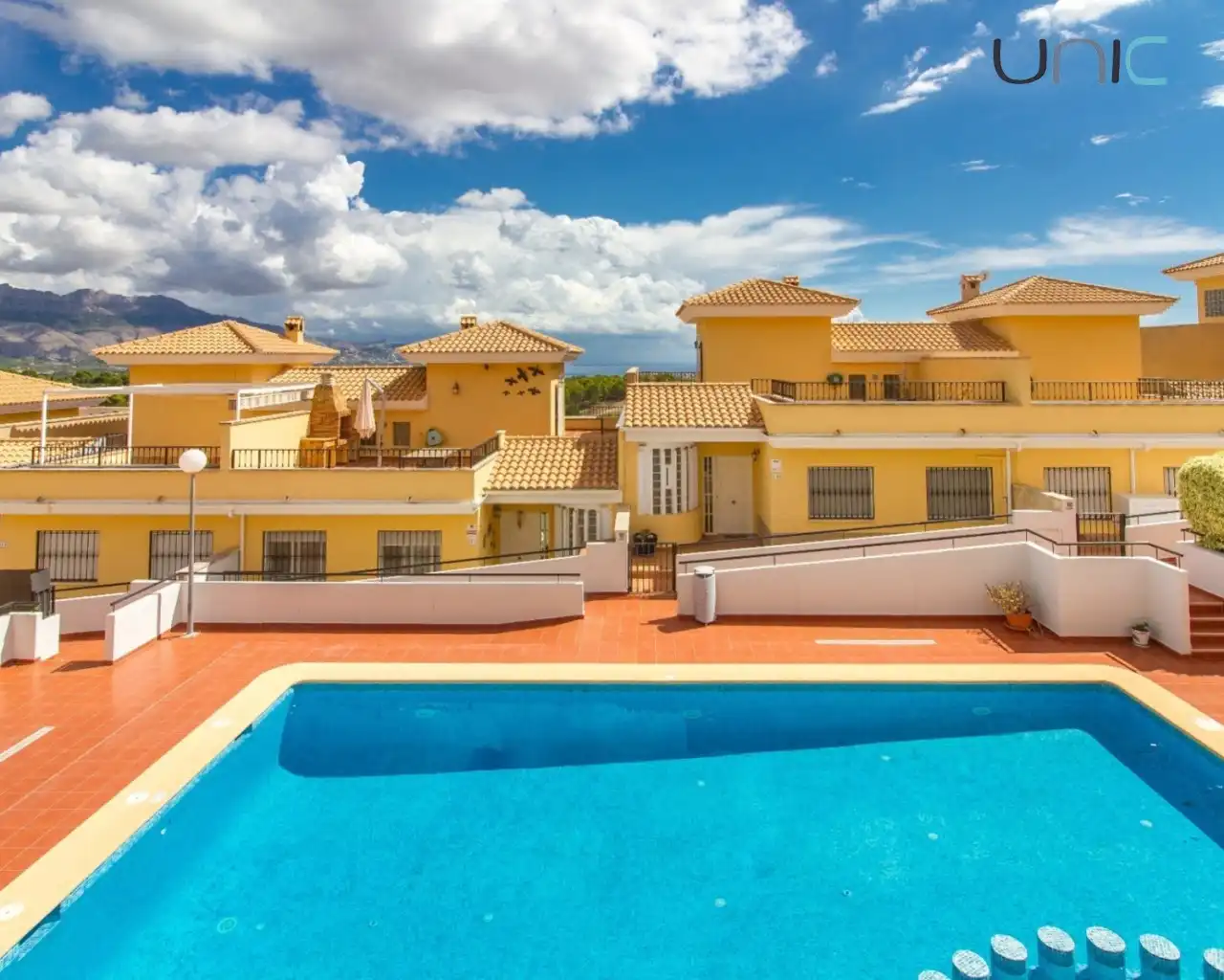 Maison mitoyenne avec piscine à vendre à Escandinavia - Cautivador