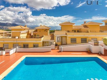 Maison mitoyenne avec piscine à vendre à Escandinavia - Cautivador