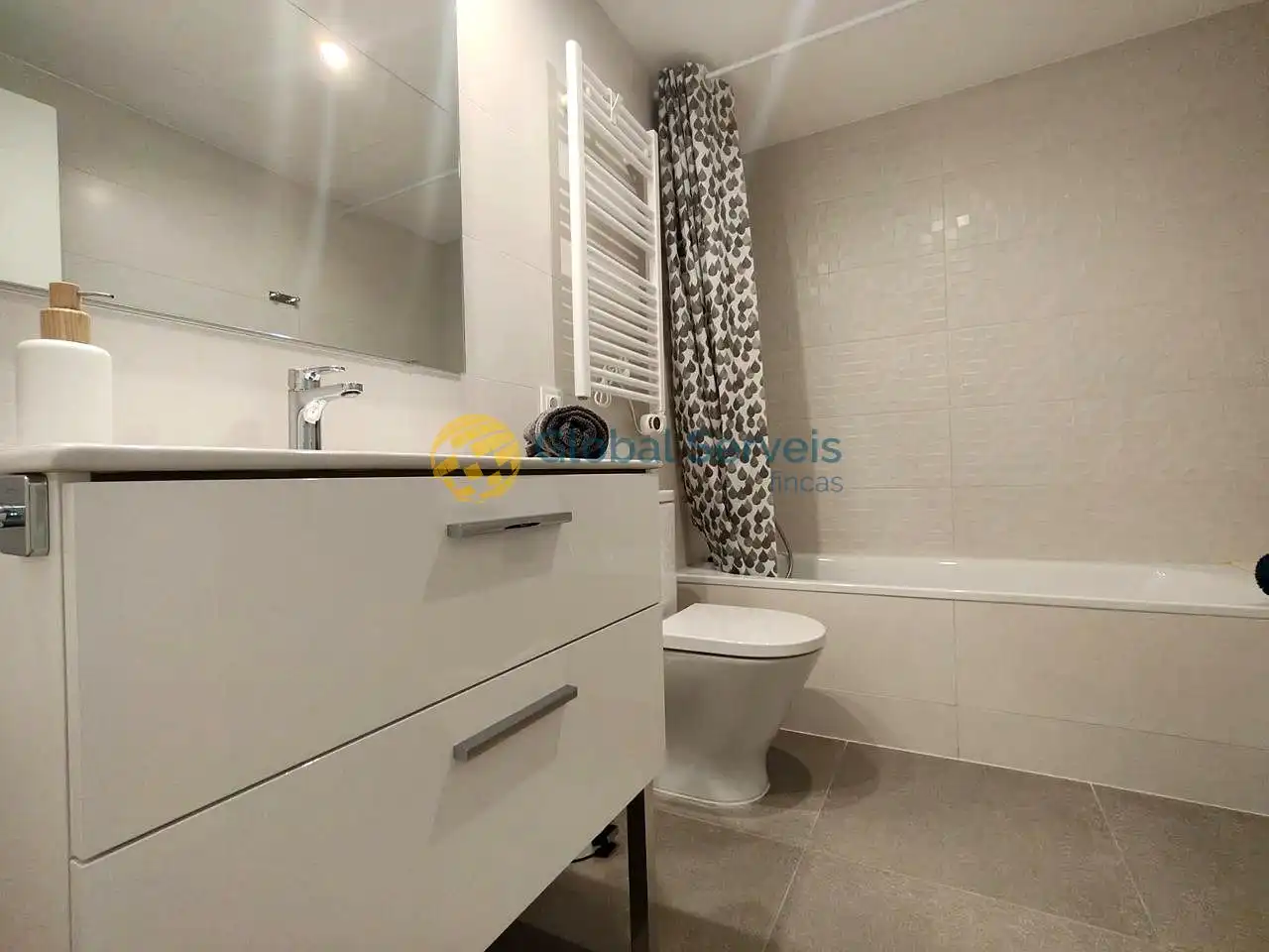 Baño de Ático en venta en Abrera con Aire acondicionado, Parquet y Terraza