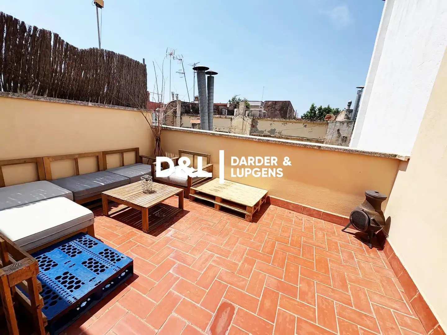 Terrasse von Einfamilien-Reihenhaus zum Verkauf in Vilanova i la Geltrú mit Parkett und Terrasse