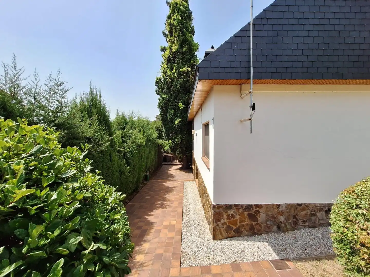 Vista exterior de Casa o xalet en venda en Castellar del Vallès amb Aire condicionat, Calefacció i Jardí privat