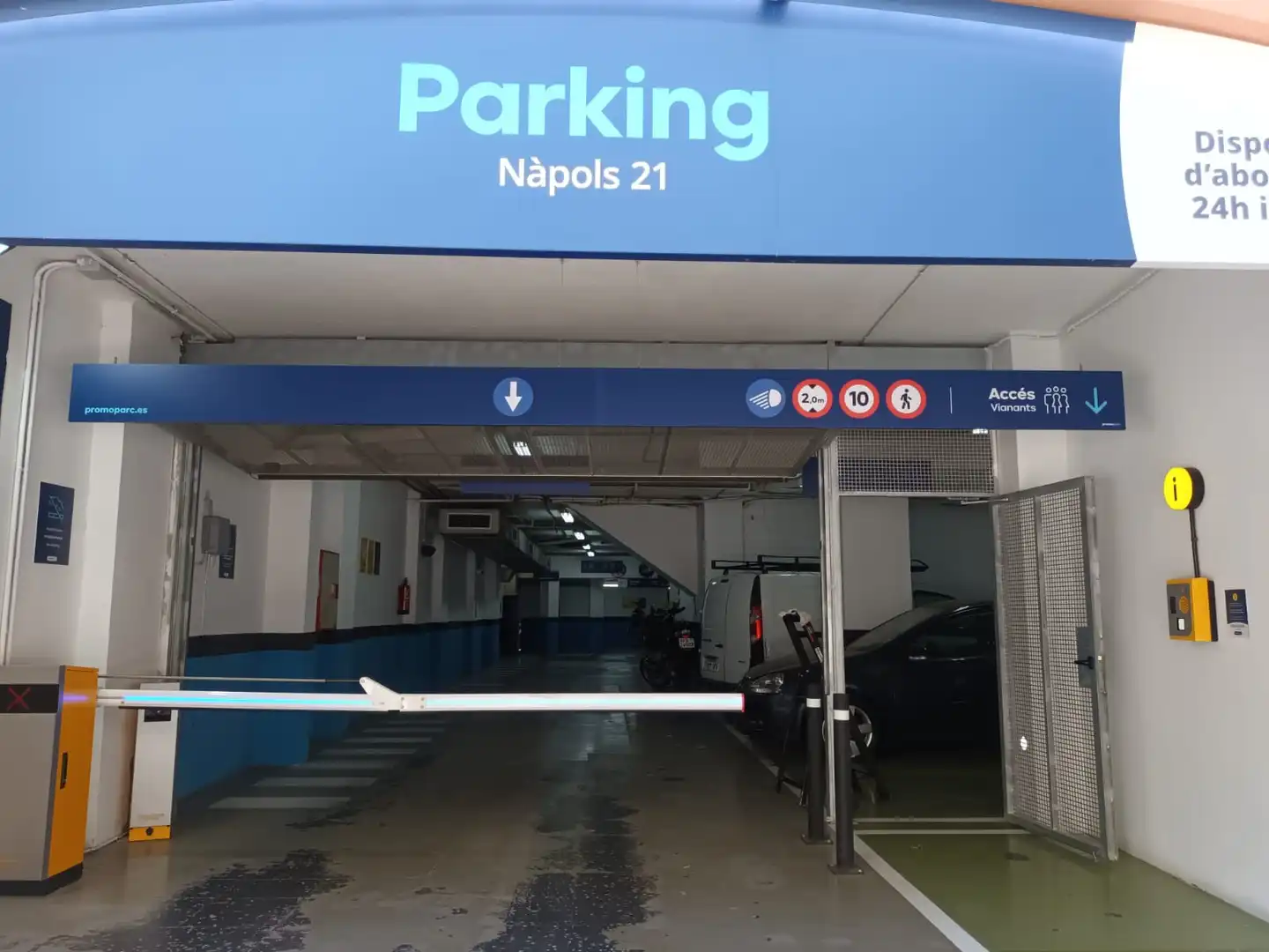 Aparcamiento en alquiler en Carrer de Nàpols 21, imagen 5