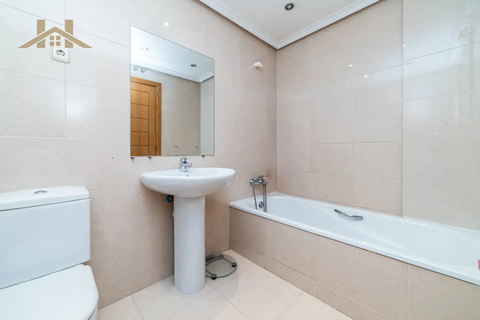 Baño de Piso en venta en Leganés con Aire acondicionado, Calefacción y Trastero