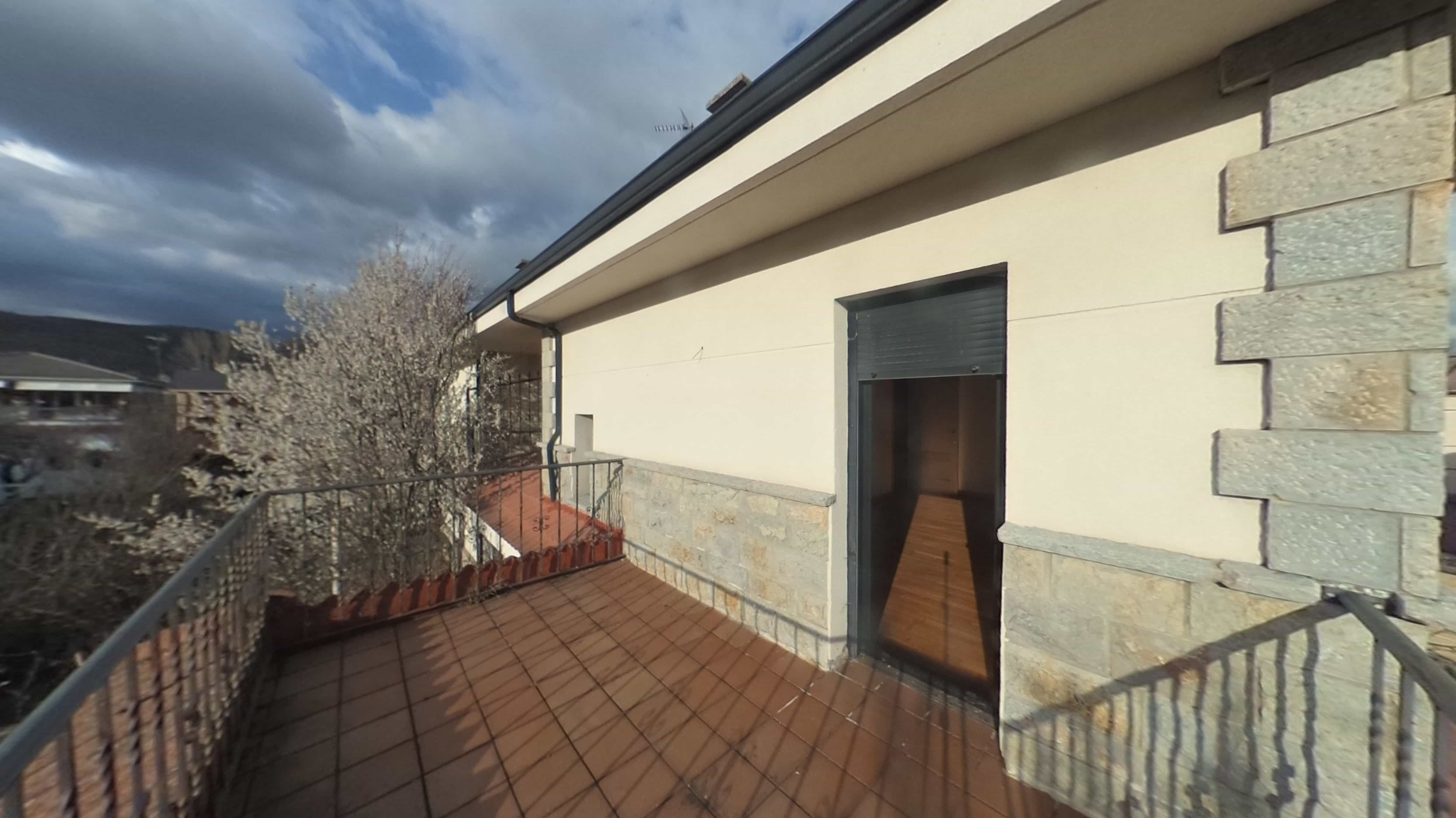 Terrassa de Casa adosada en venda en Soto y Amío amb Jardí privat, Terrassa i Traster