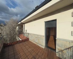 Terrassa de Casa adosada en venda en Soto y Amío amb Jardí privat, Terrassa i Traster