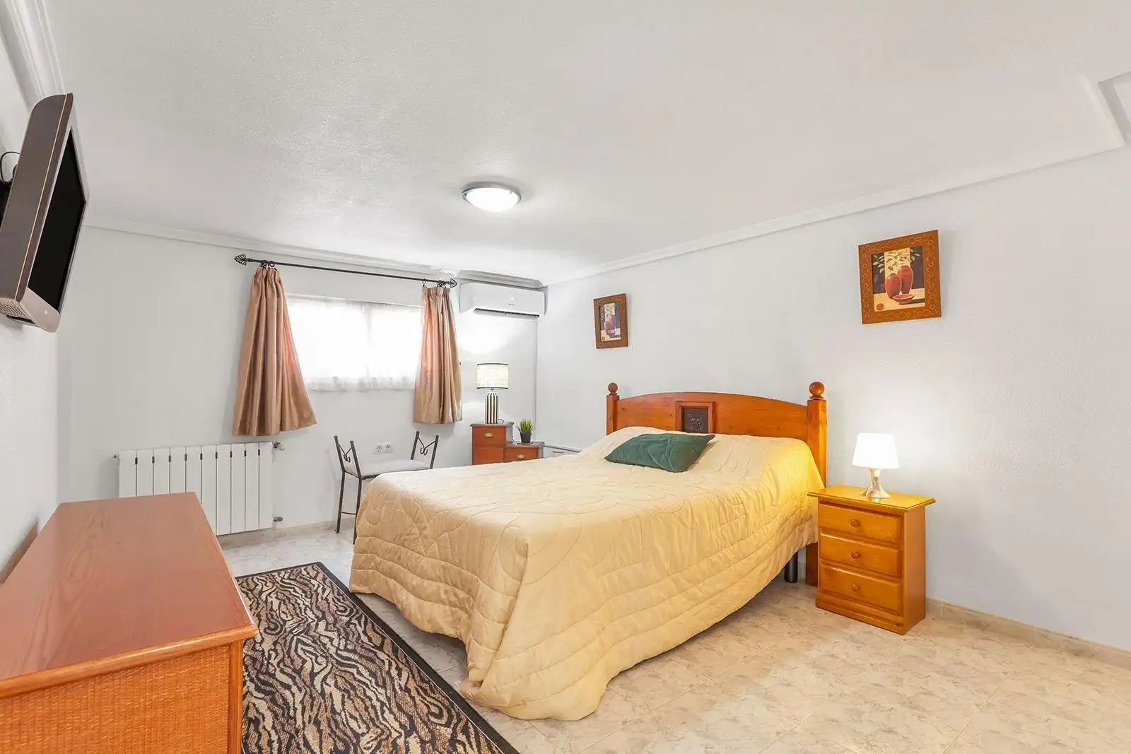 Habitación de Casa o chalet en venta en Torrevieja con Aire acondicionado, Calefacción y Jardín privado