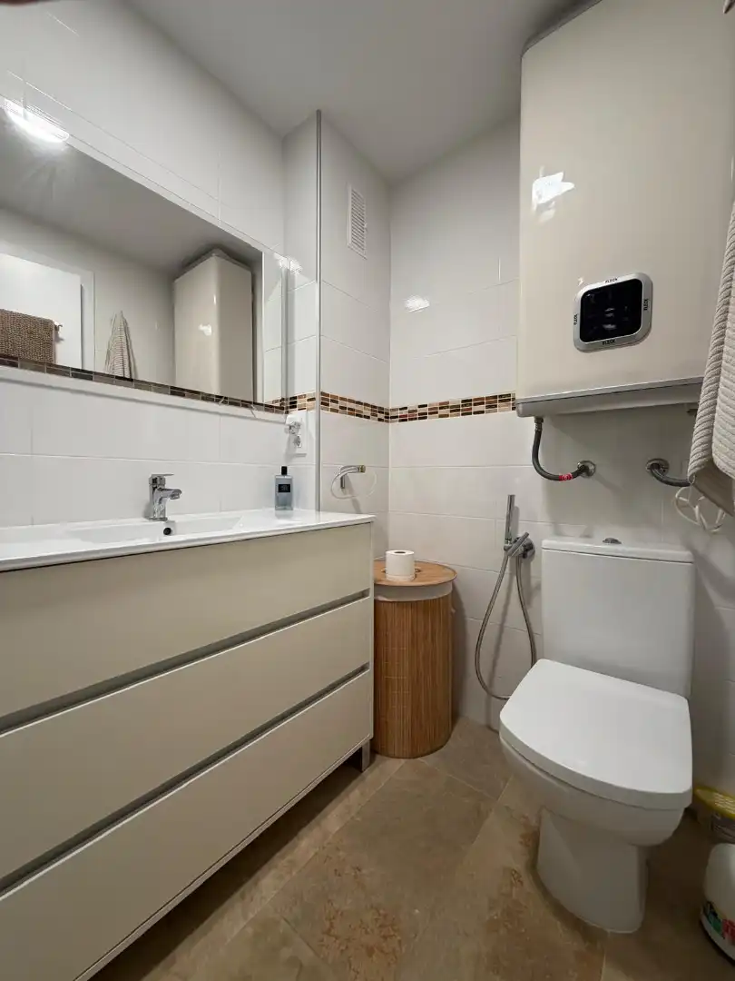 Bany de Apartament de lloguer en Sueca amb Parquet, Terrassa i Moblat