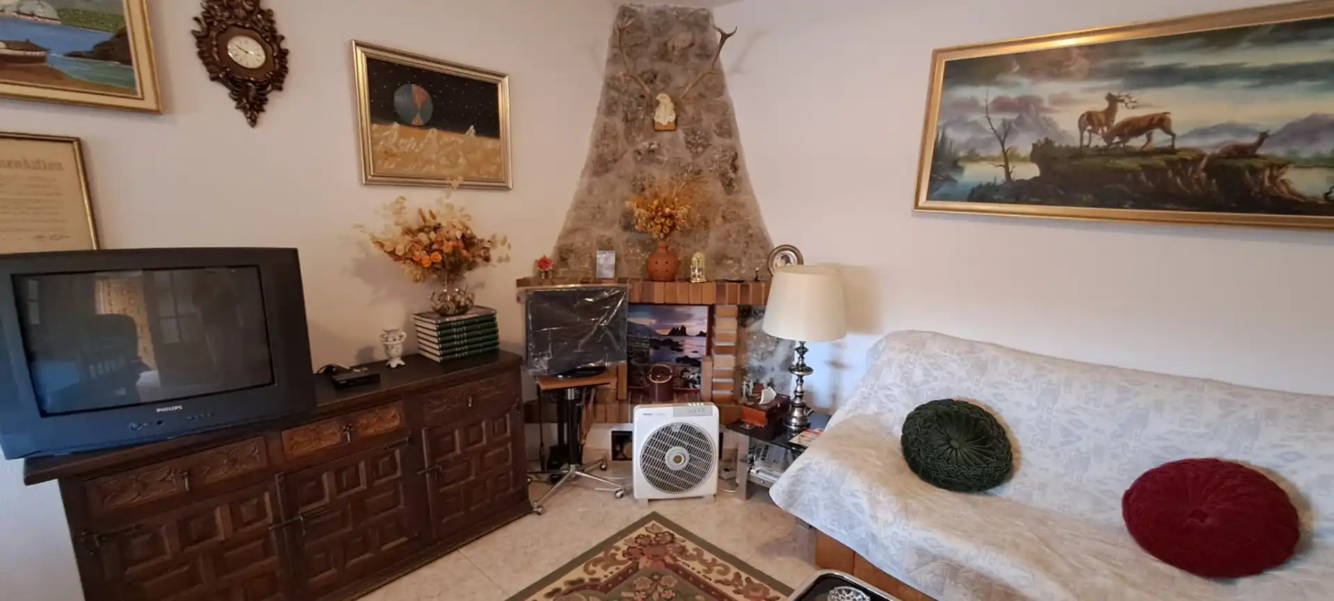 Sala d'estar de Casa o xalet en venda en Ituero y Lama amb Calefacció, Jardí privat i Moblat