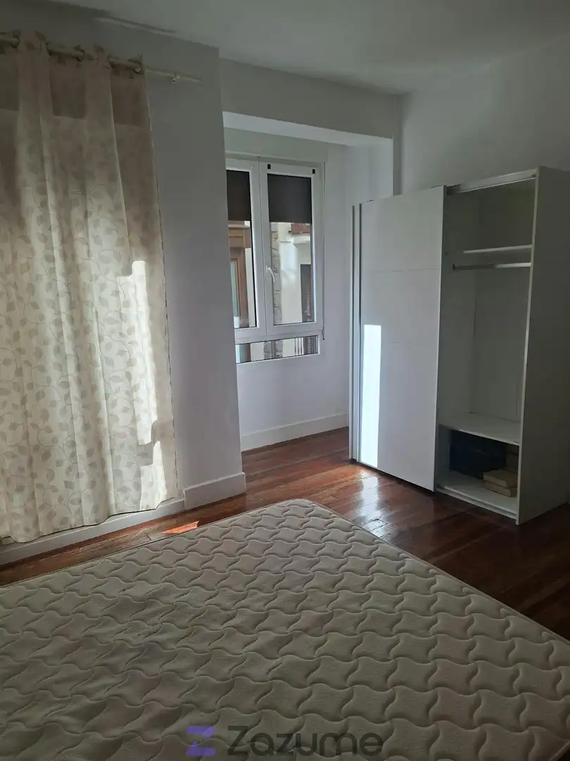 Habitación de Apartamento de alquiler en Hernani con Horno, Lavadora y Microondas