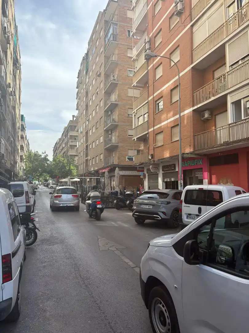Vista exterior de Pis de lloguer en Granada amb Aire condicionat i Moblat