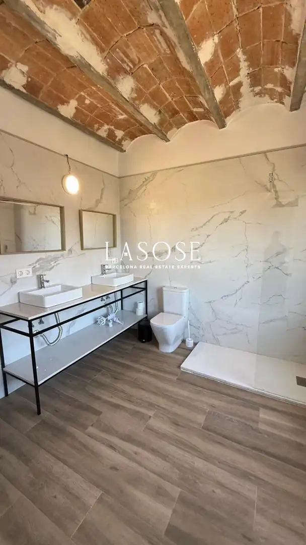 Bany de Casa o xalet en venda en Barcelona amb Aire condicionat, Calefacció i Terrassa