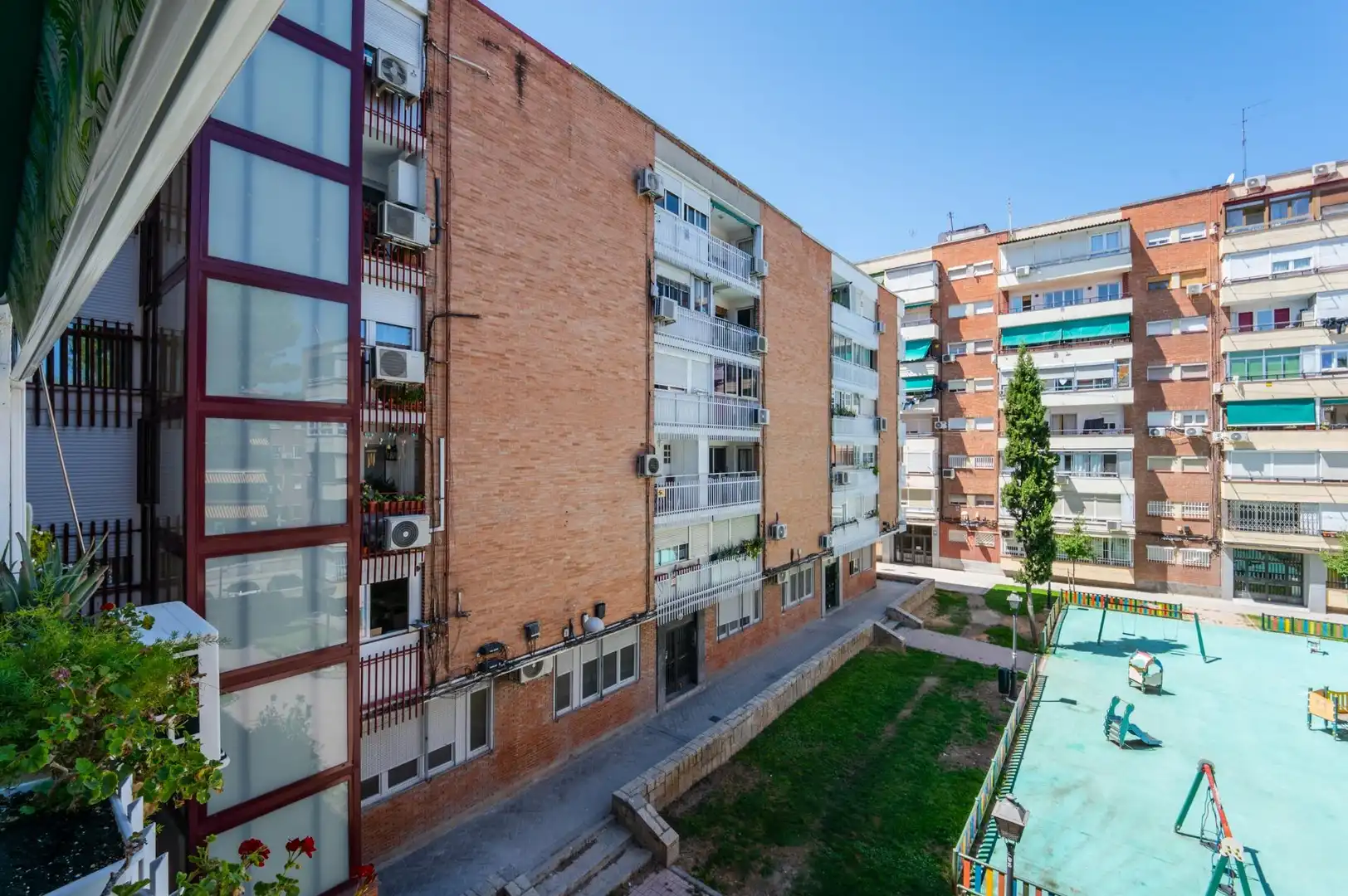 Vista exterior de Pis en venda en Madrid amb Aire condicionat, Calefacció i Jardí privat