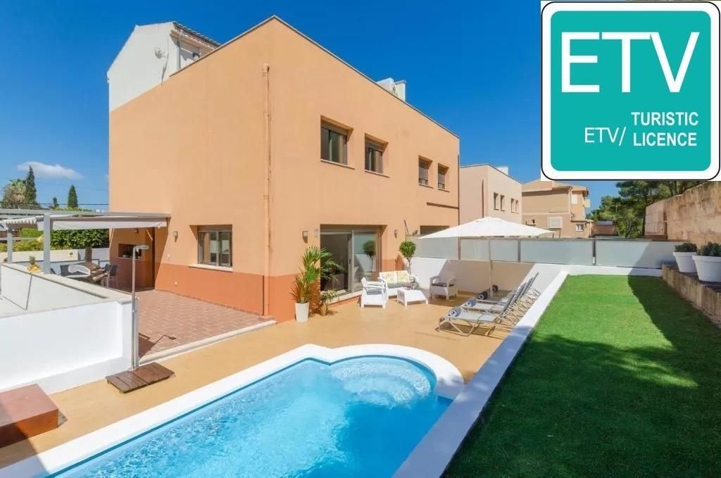 Vista exterior de Casa o xalet de lloguer en Santa Margalida amb Aire condicionat, Calefacció i Jardí privat