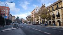 Außenansicht von Wohnung zum verkauf in  Sevilla Capital mit Klimaanlage, Terrasse und Balkon