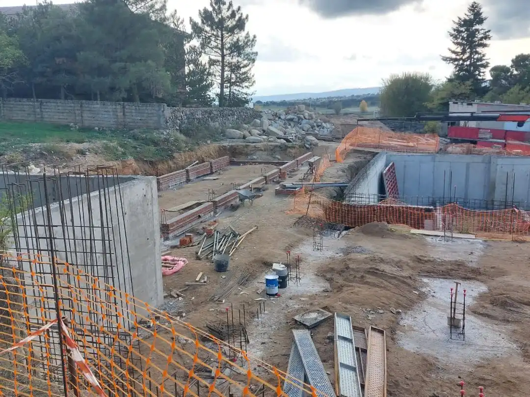 Parkplatz von Residential zum Verkauf in Navalperal de Pinares, Ávila