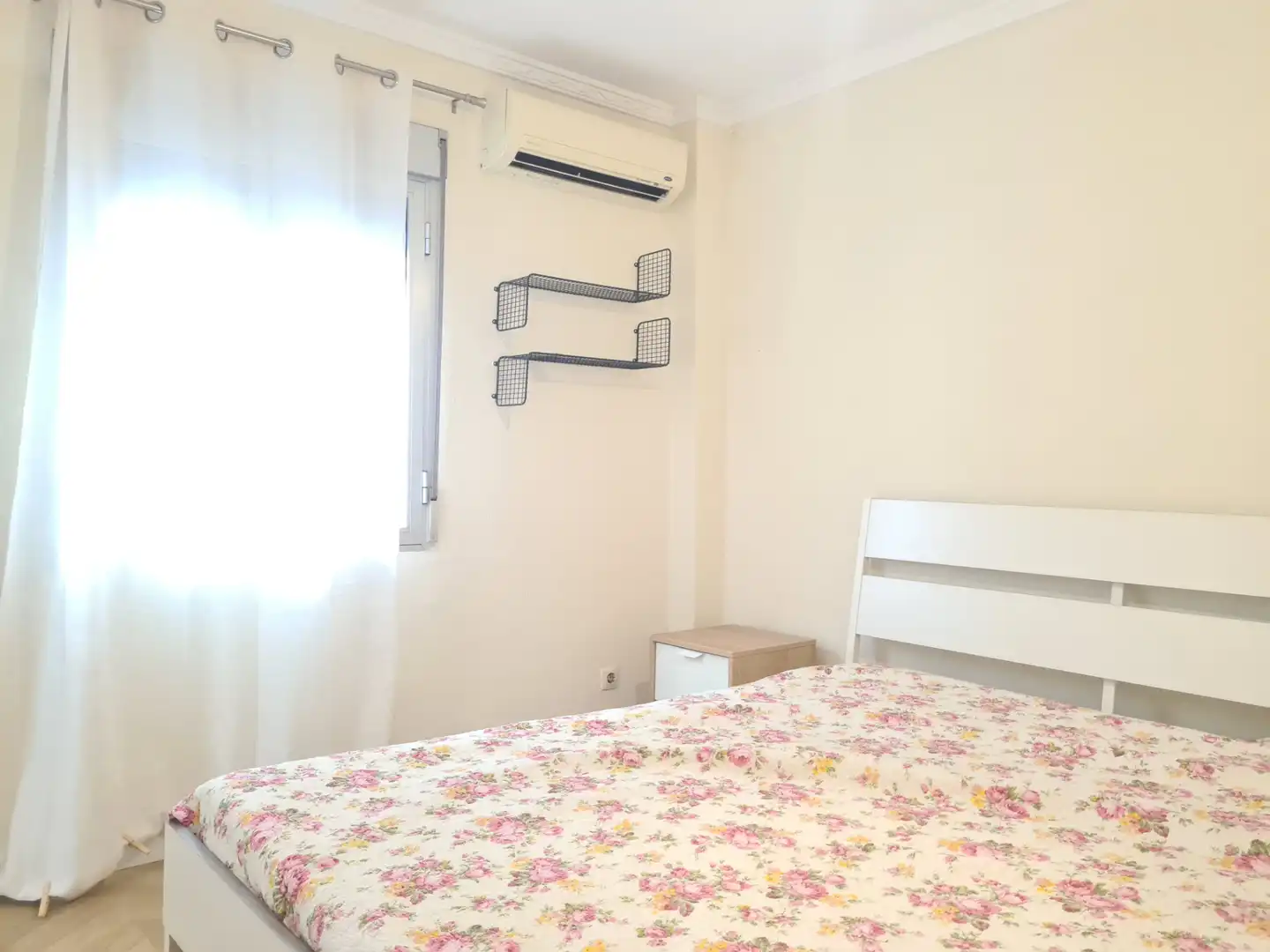 Bedroom of Flat for sale in Sevilla  with Air Conditioner, Storage room and Balcony