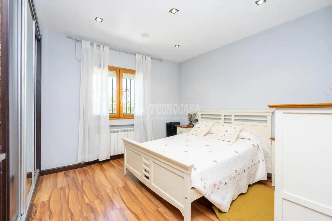 Bedroom of Detached homes for sale in Manzanares El Real  with Heating, Private garden and Terrace