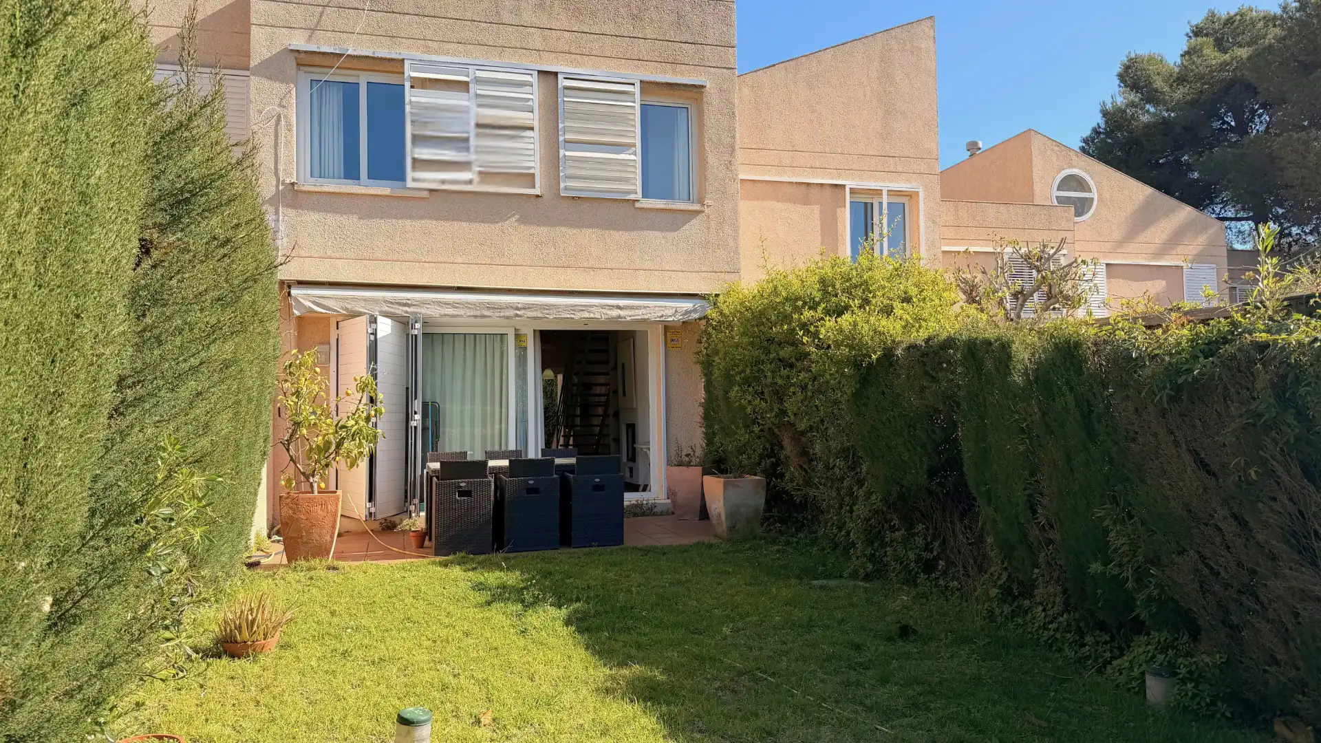 Garten von Einfamilien-Reihenhaus zum Verkauf in Sant Feliu de Guíxols mit Heizung, Privatgarten und Schwimmbad