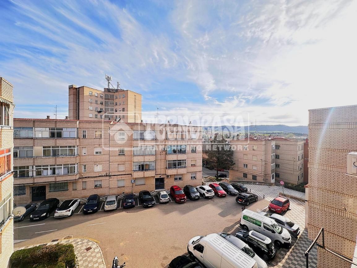 Aparcament de Pis en venda en Cuenca Capital amb Calefacció, Parquet i Traster
