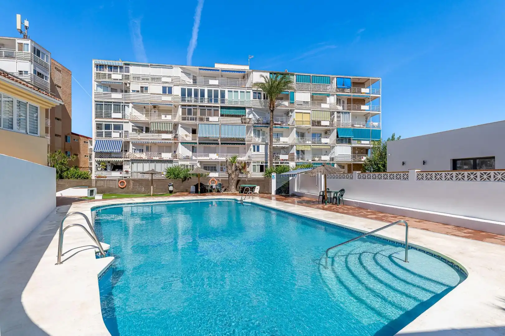 Piscina de Apartamento en venta en Benalmádena con Aire acondicionado, Calefacción y Jardín privado
