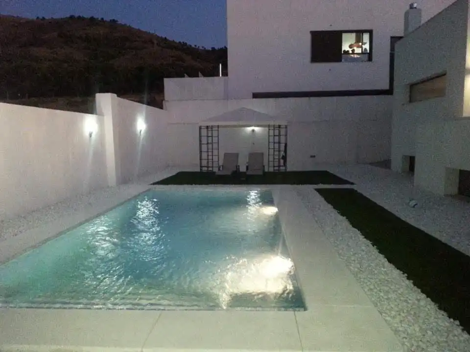 Schwimmbecken von Haus oder Chalet zum Verkauf in Dílar mit Klimaanlage, Heizung und Privatgarten