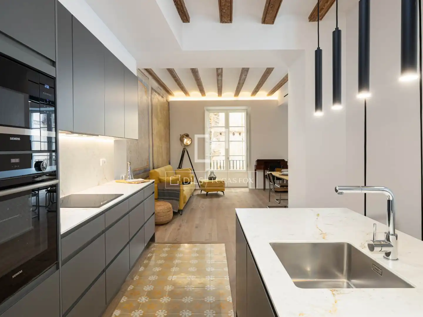 Vista exterior de Piso en venta en Barcelona con Aire acondicionado, Calefacción y Parquet