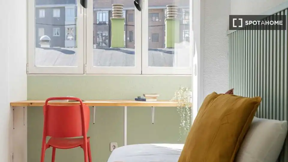 Bedroom of Flat for share in Tetuán