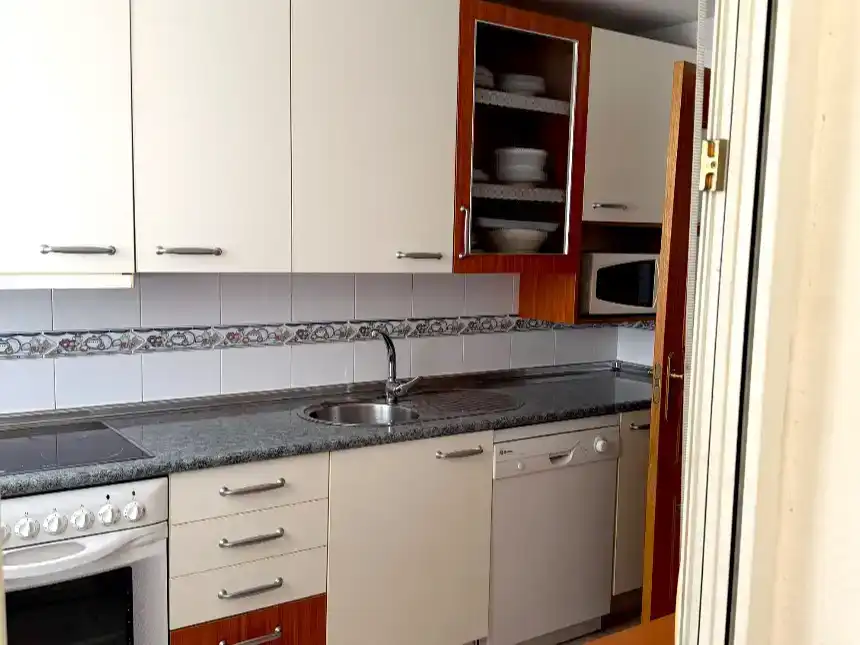 Cuina de Pis de lloguer en Béjar amb Parquet, Moblat i Balcó