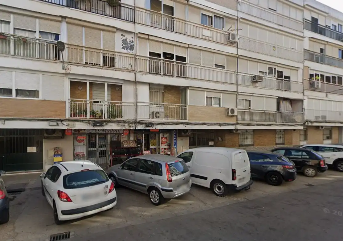 Vista exterior de Pis en venda en Dos Hermanas