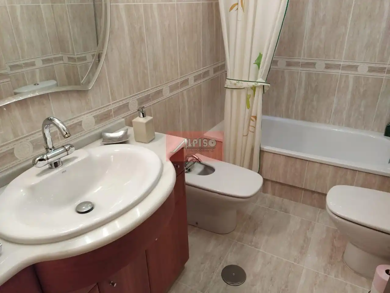 Bathroom of Flat for rent in Ourense Capital   with Heating, Parquet flooring and Furnished