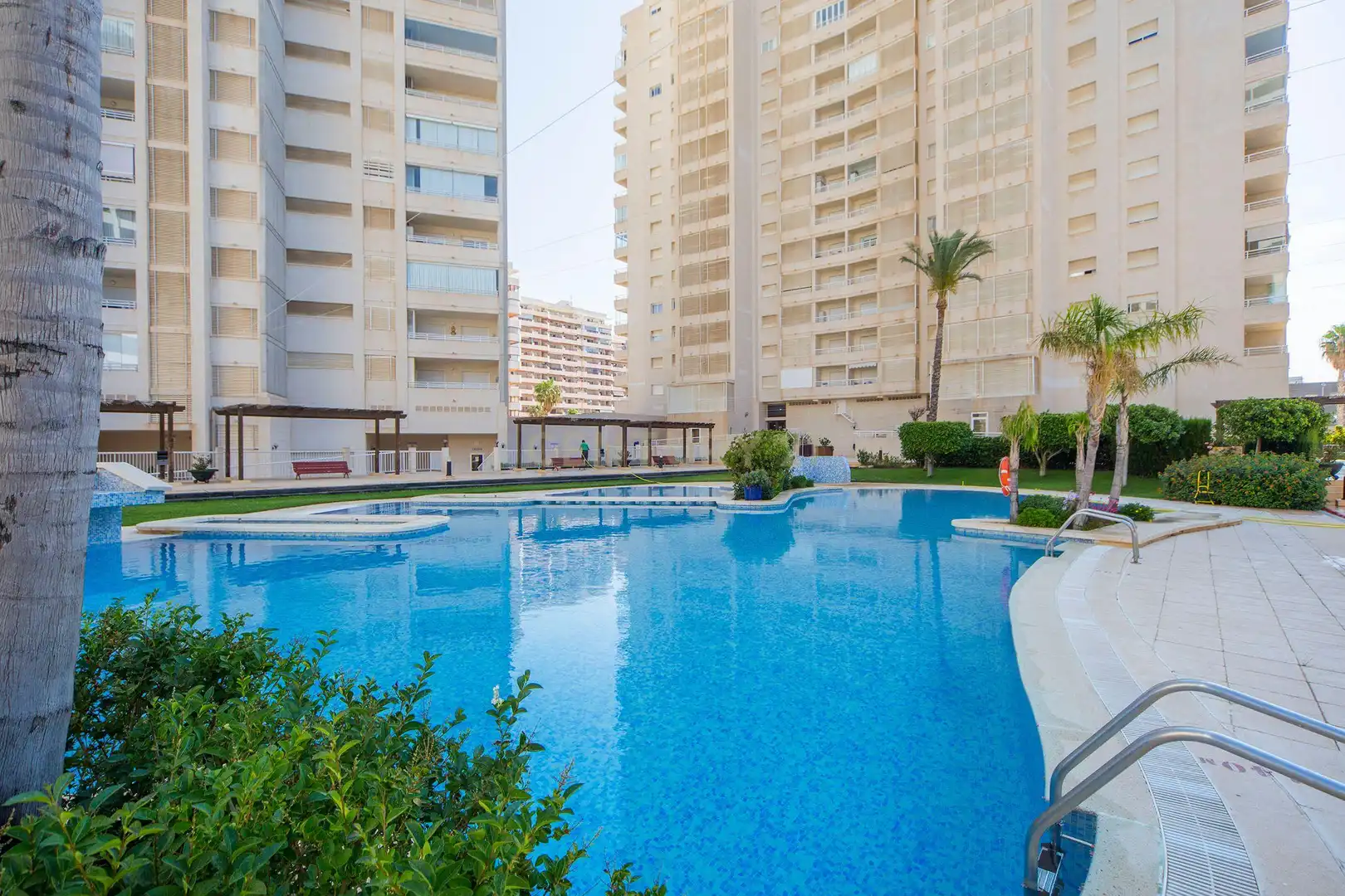 Piscina de Apartament en venda en Calpe / Calp amb Aire condicionat, Balcó i Piscina comunitària