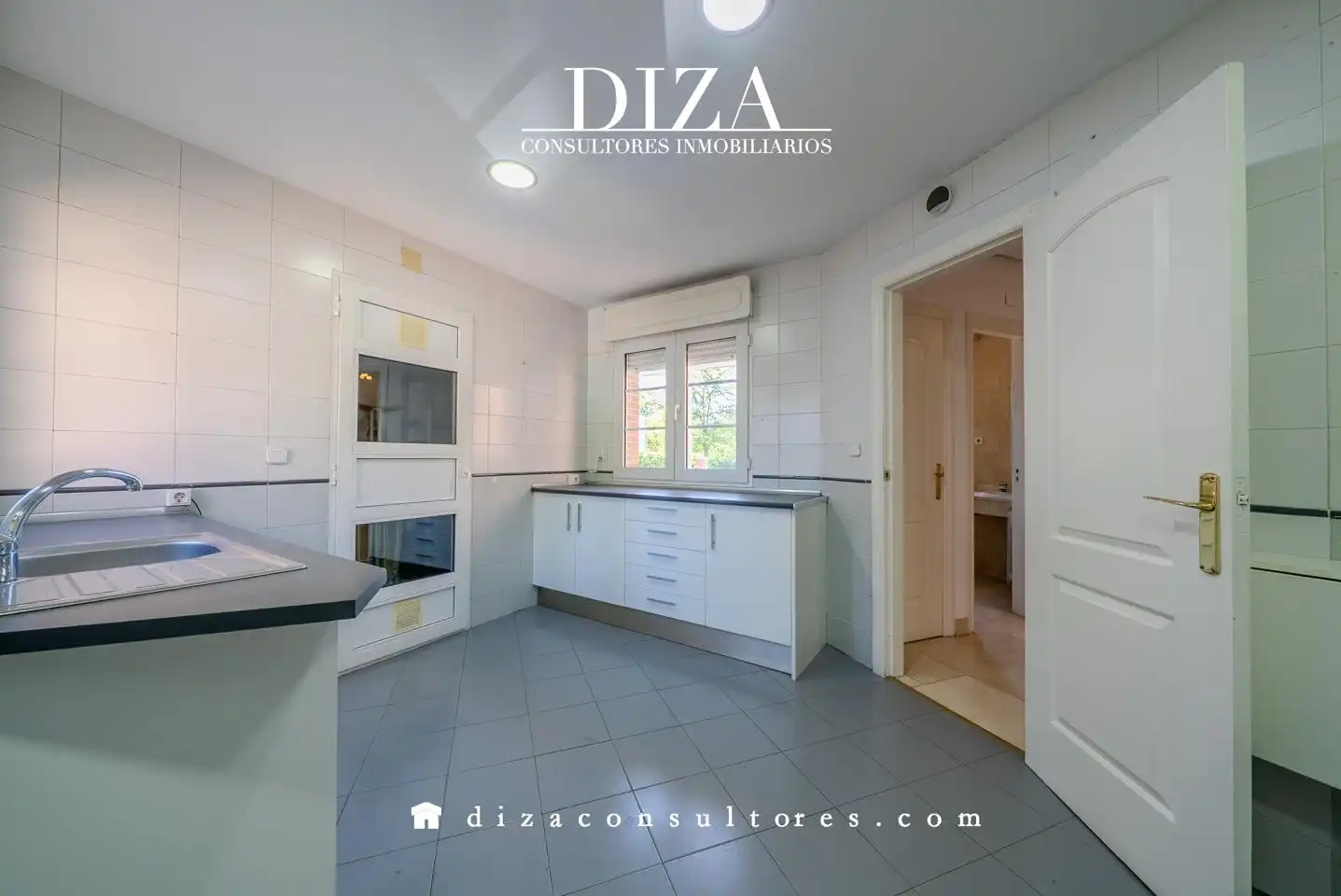 Kitchen of Houses for rent in Madrid  with Heating, Private garden and Terrace