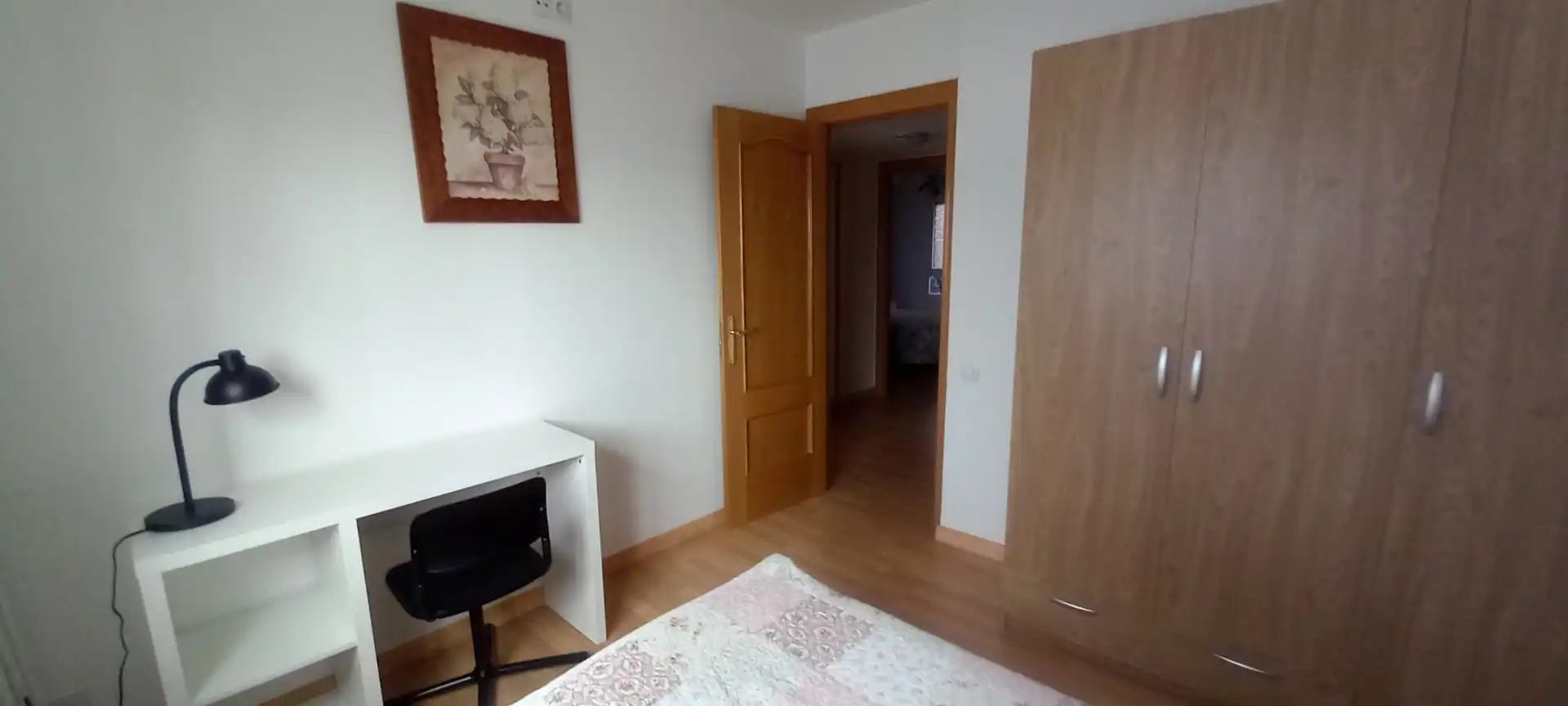 Dormitori de Pis de lloguer en Gijón  amb Calefacció, Parquet i Moblat